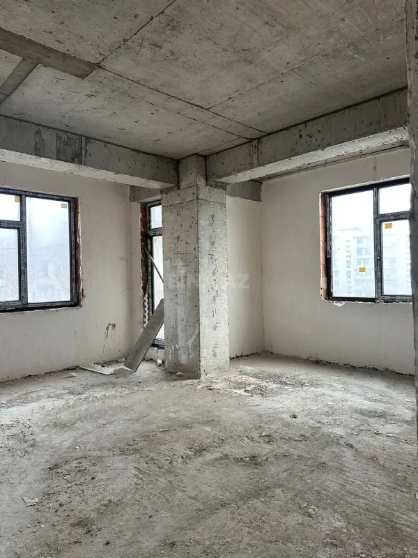Satılır 4 otaqlı mənzil 229 m²