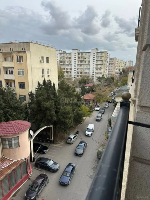 Satılır 4 otaqlı mənzil 229 m²