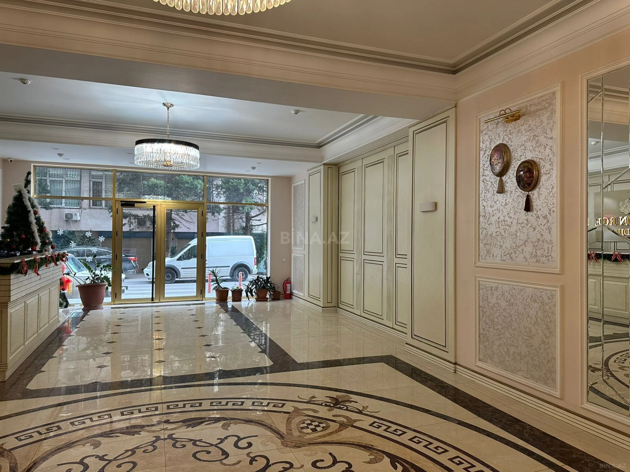 Satılır 4 otaqlı mənzil 229 m²