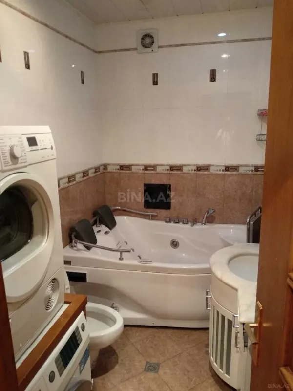 Satılır 4 otaqlı mənzil 180 m²