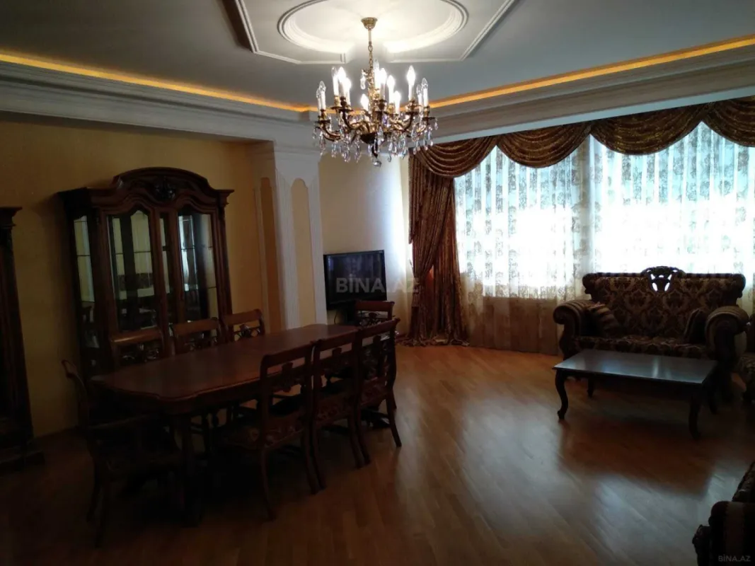 Satılır 4 otaqlı mənzil 180 m²