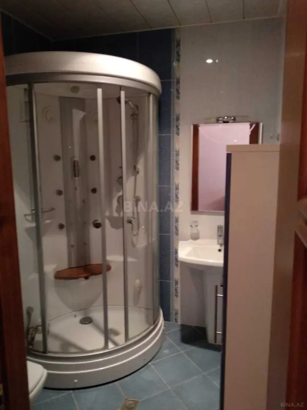 Satılır 4 otaqlı mənzil 180 m²