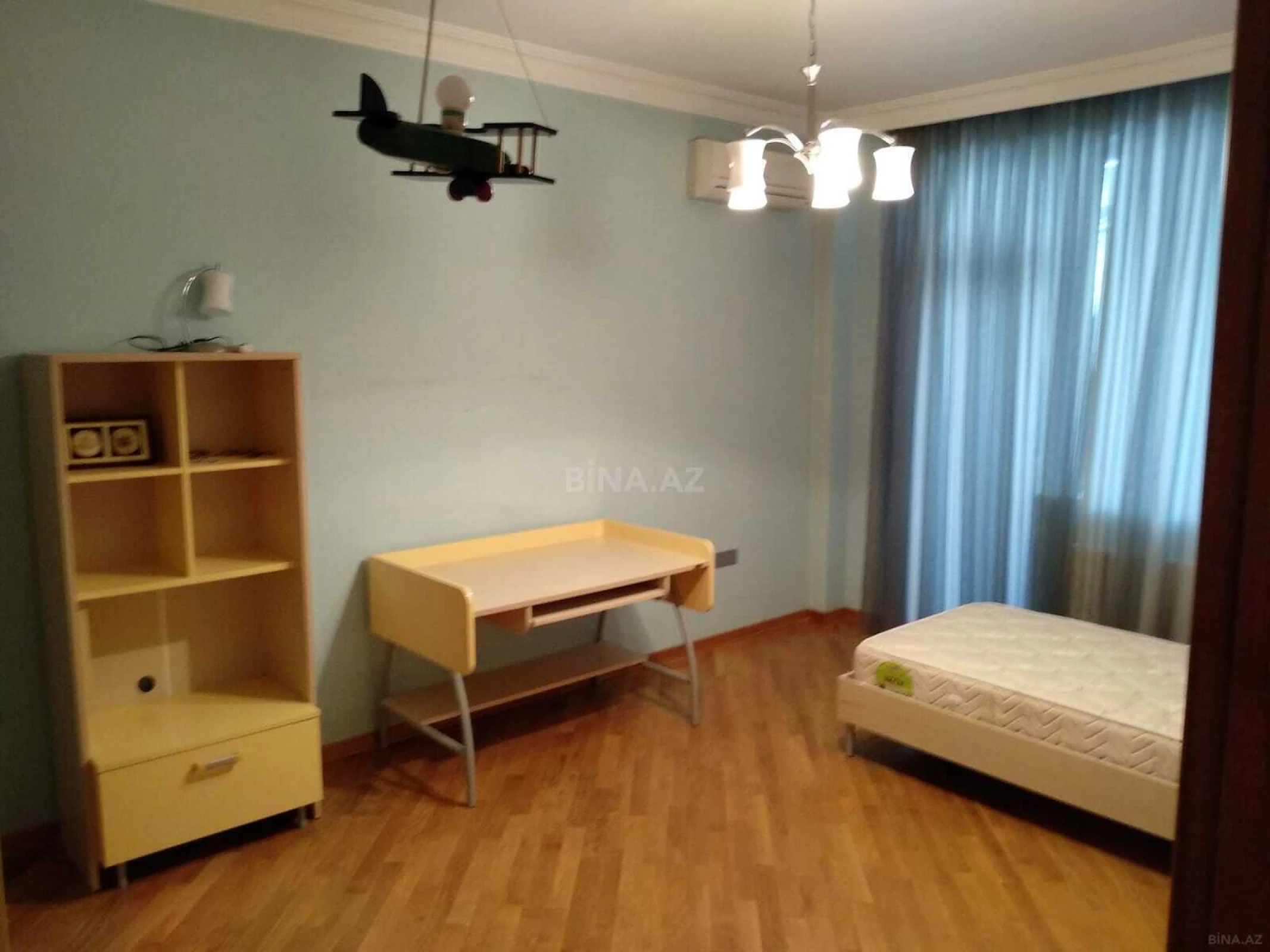 Satılır 4 otaqlı mənzil 180 m²