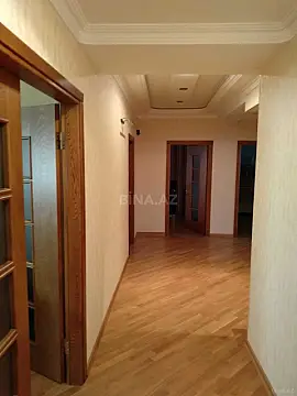 Satılır 4 otaqlı mənzil 180 m²