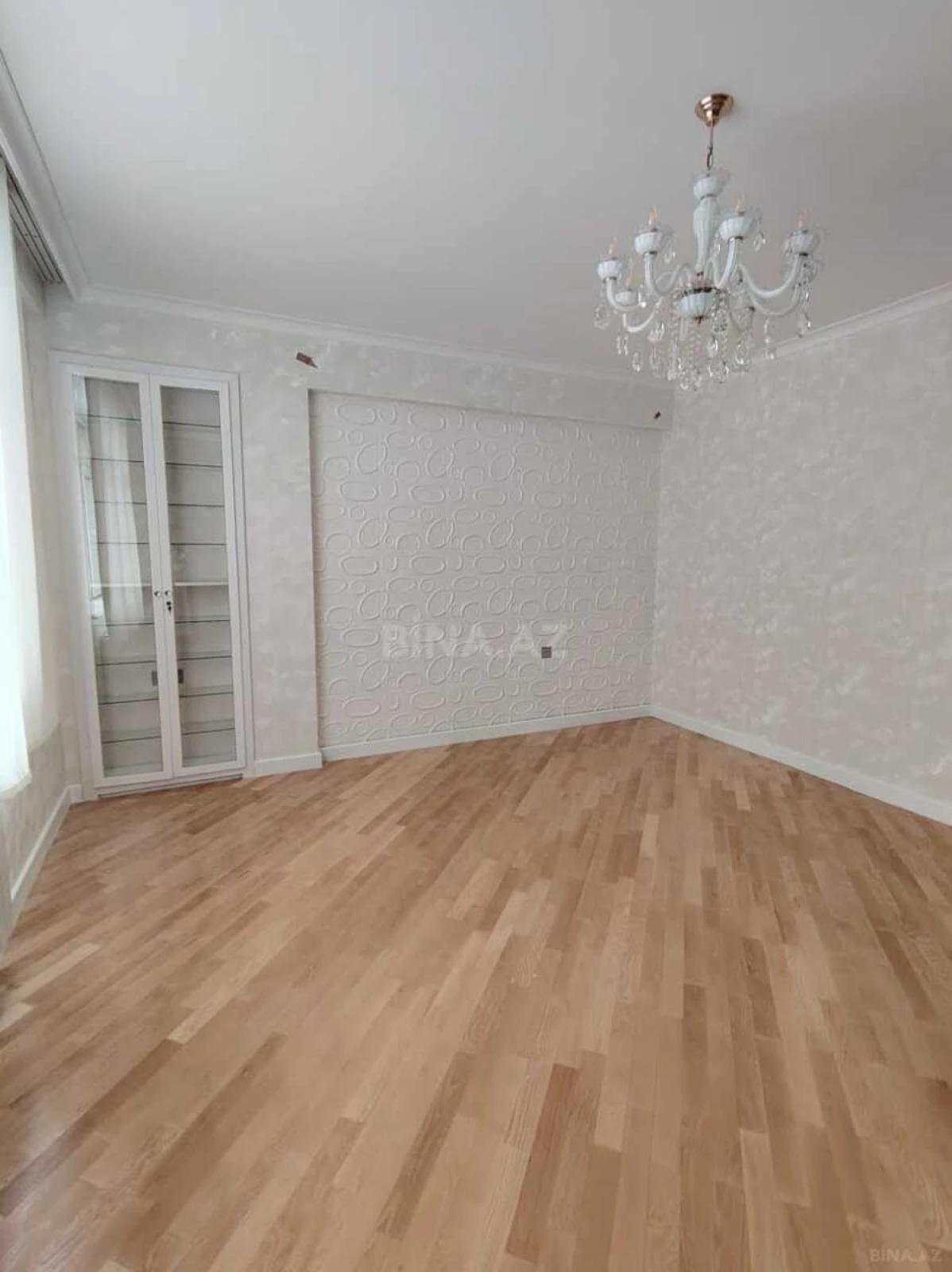 Satılır 3 otaqlı mənzil 150 m²