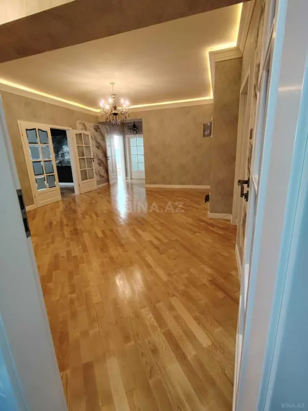 Satılır 3 otaqlı mənzil 150 m²