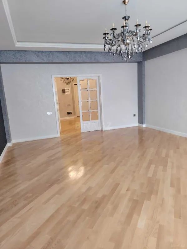 Satılır 3 otaqlı mənzil 150 m²