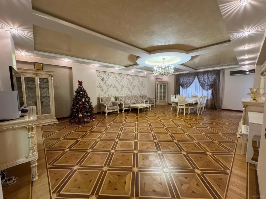 Satılır 4 otaqlı mənzil 240 m²