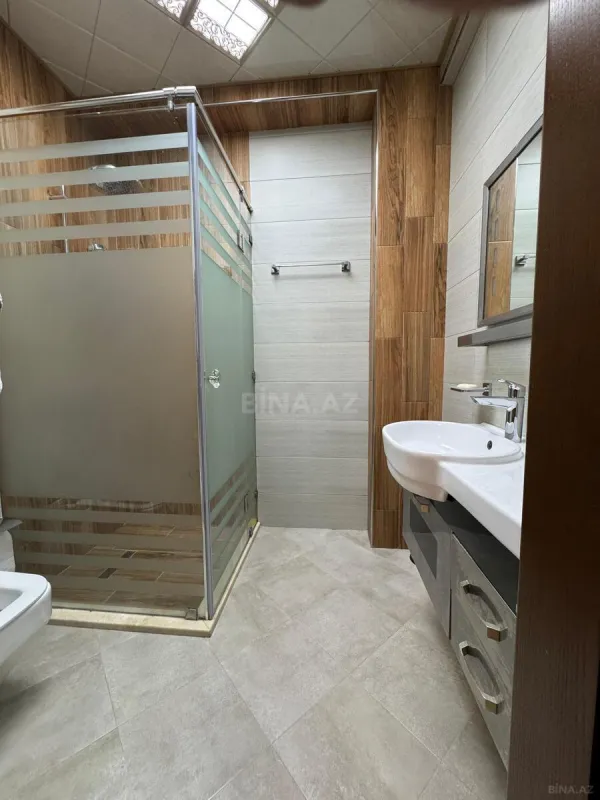 Satılır 4 otaqlı mənzil 240 m²
