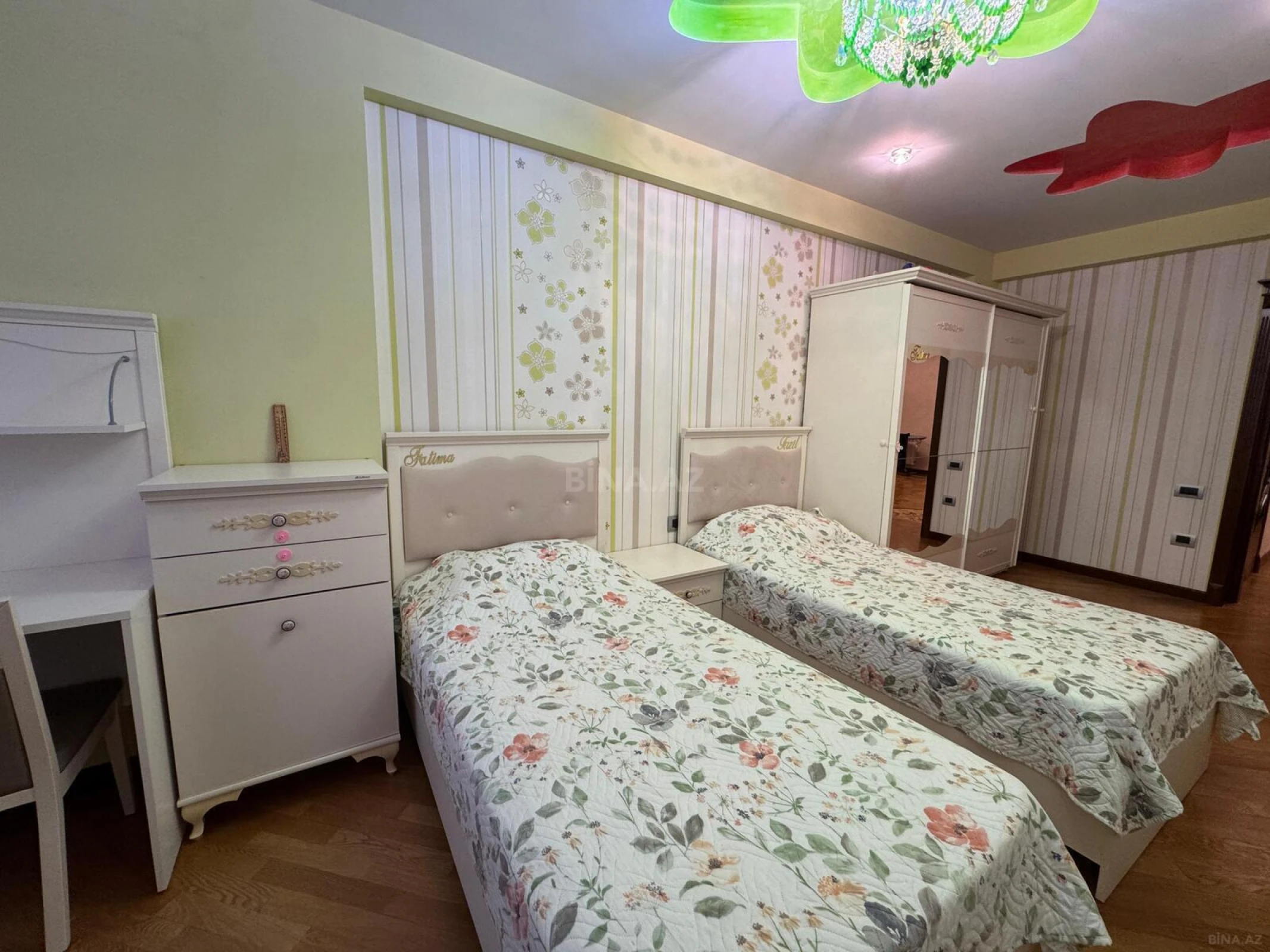 Satılır 4 otaqlı mənzil 240 m²