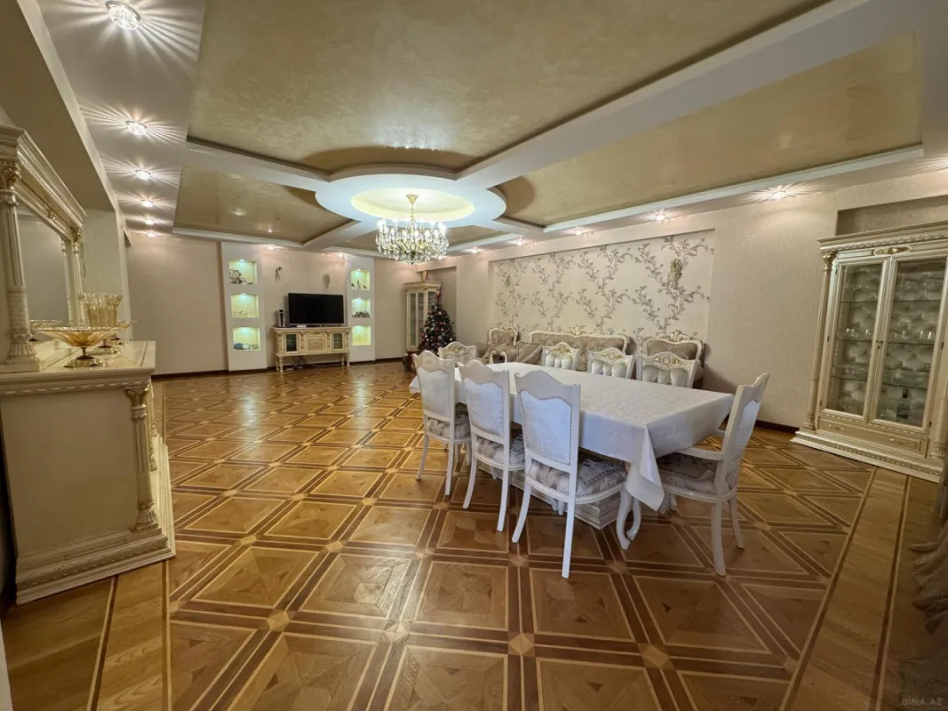 Satılır 4 otaqlı mənzil 240 m²