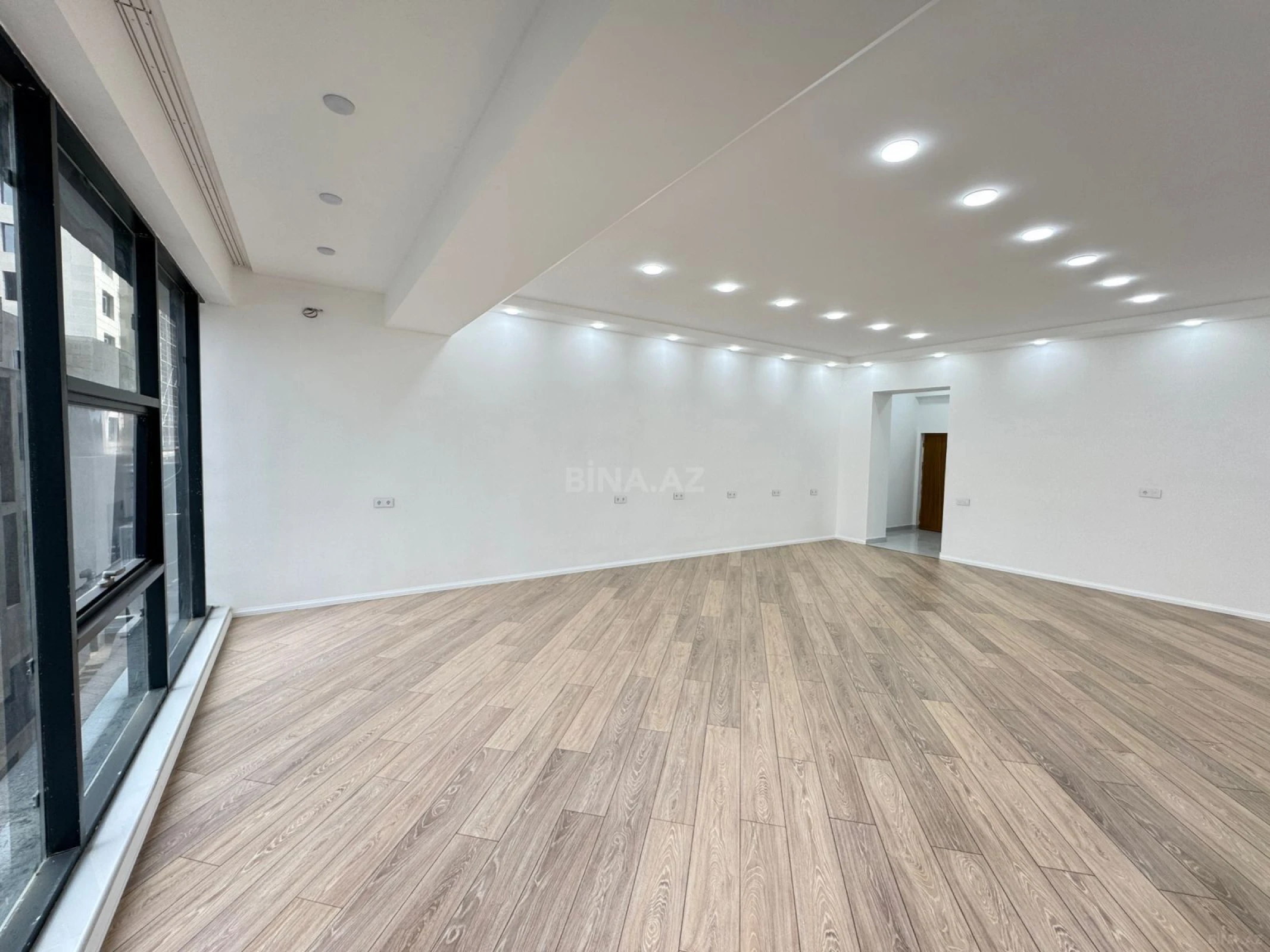 Satılır 1 otaqlı ofis 67 m²
