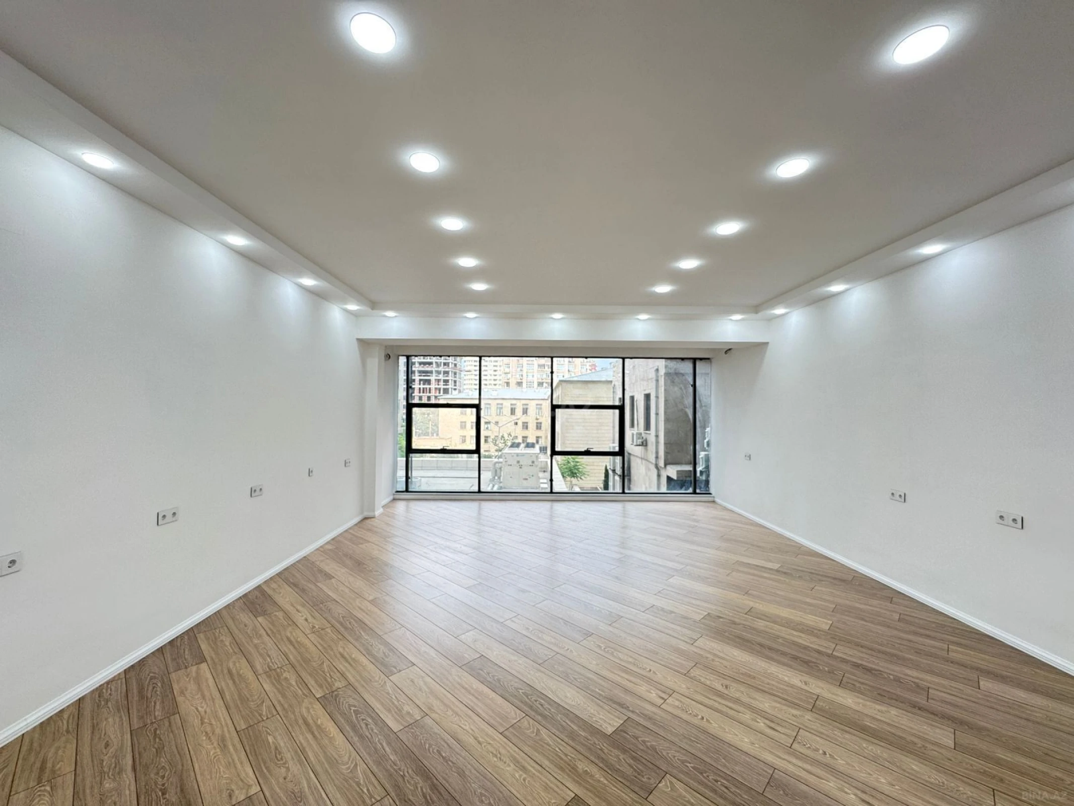 Satılır 1 otaqlı ofis 67 m²