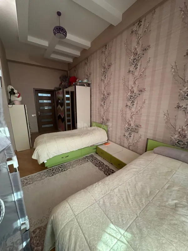 Satılır 4 otaqlı mənzil 163 m²