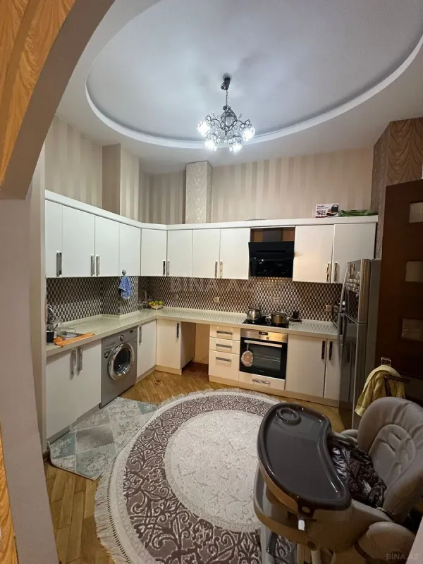 Satılır 4 otaqlı mənzil 163 m²