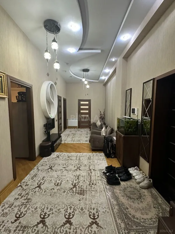 Satılır 4 otaqlı mənzil 163 m²
