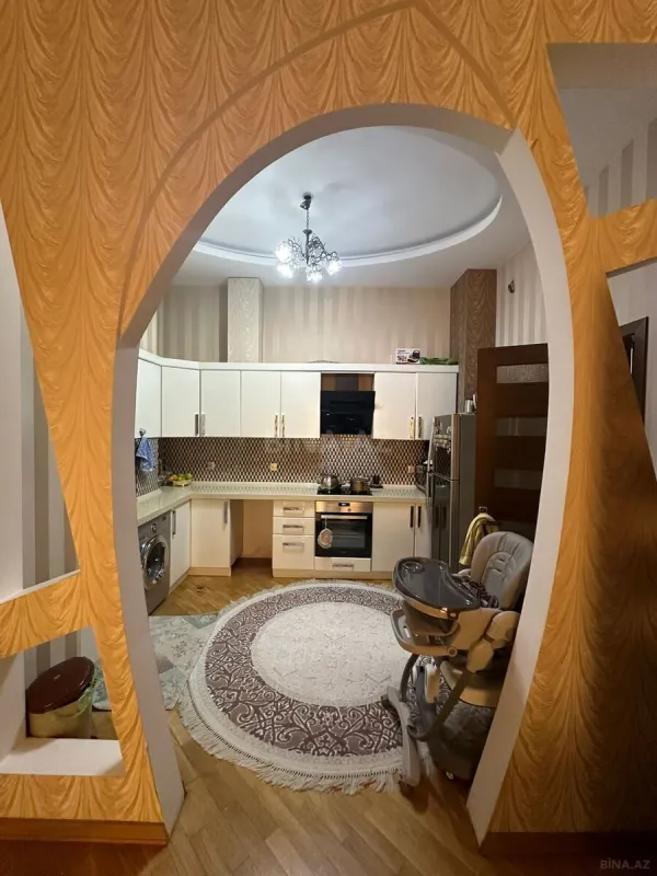 Satılır 4 otaqlı mənzil 163 m²