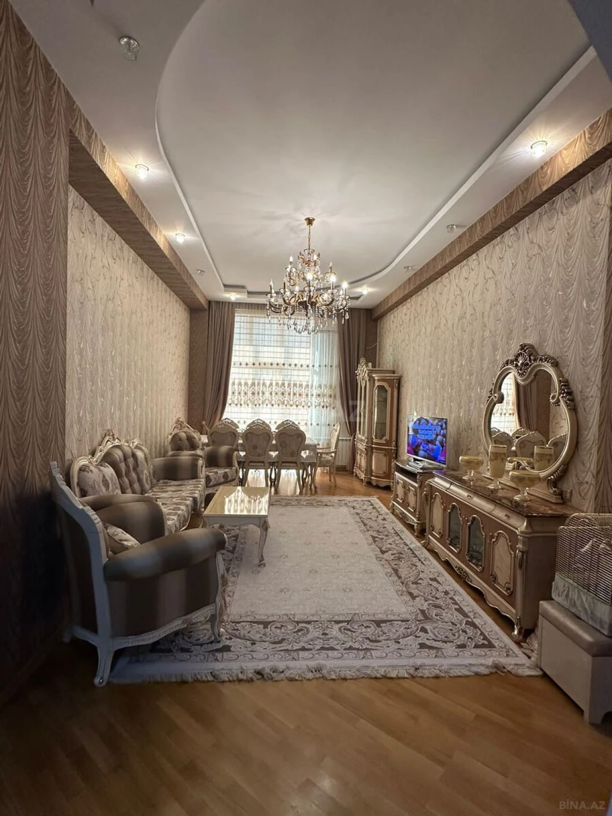 Satılır 4 otaqlı mənzil 163 m²
