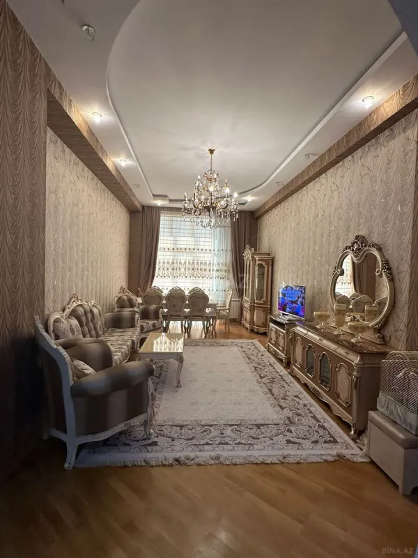 Satılır 4 otaqlı mənzil 163 m²