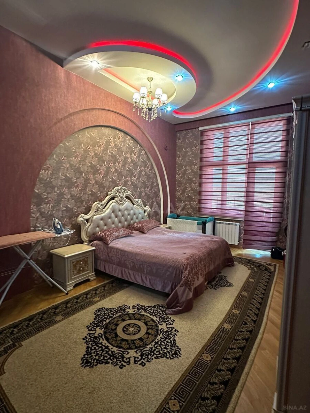 Satılır 4 otaqlı mənzil 163 m²