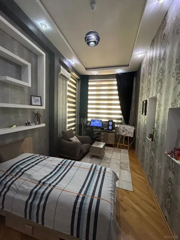 Satılır 4 otaqlı mənzil 163 m²