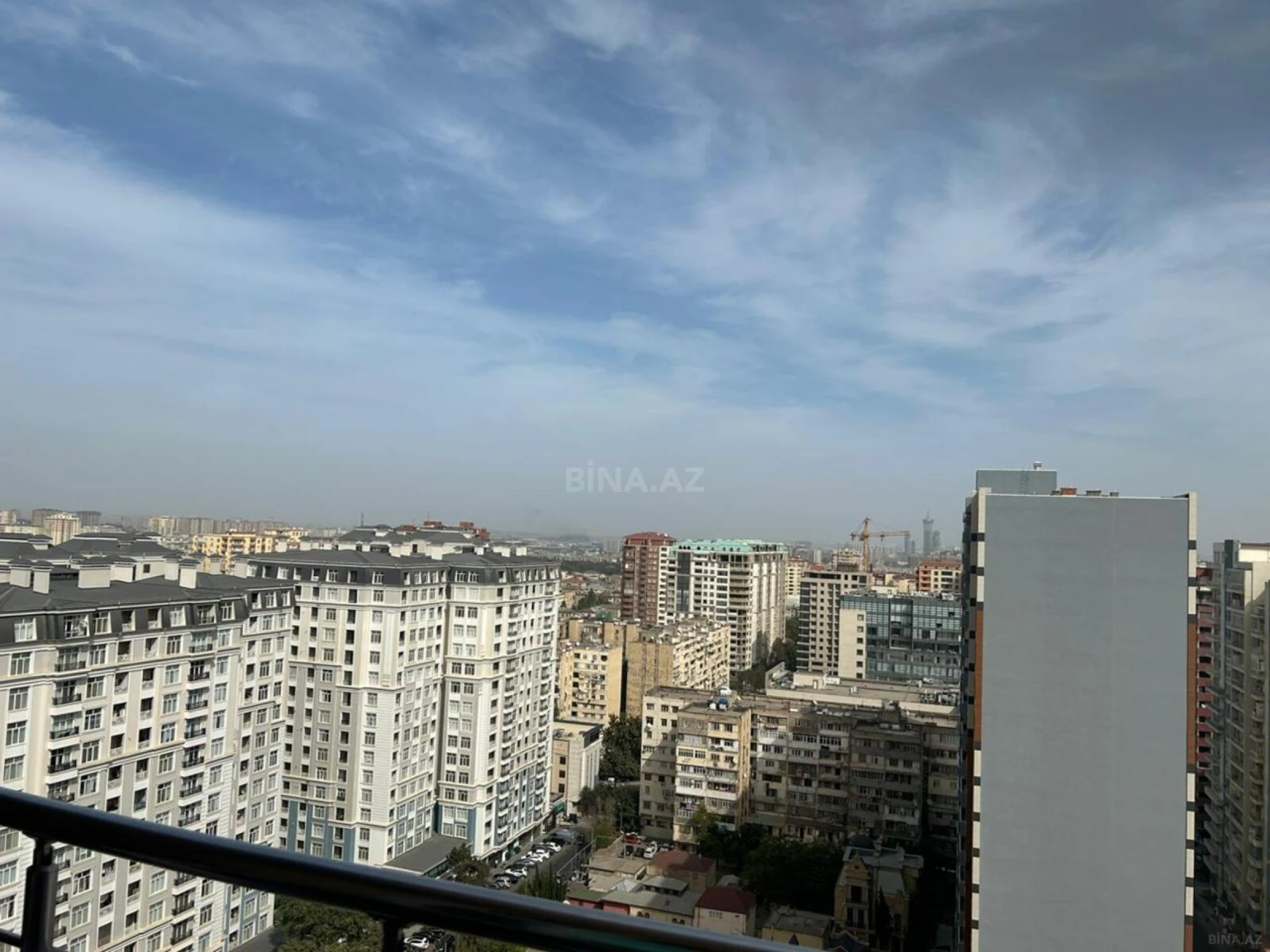 Satılır 4 otaqlı mənzil 163 m²