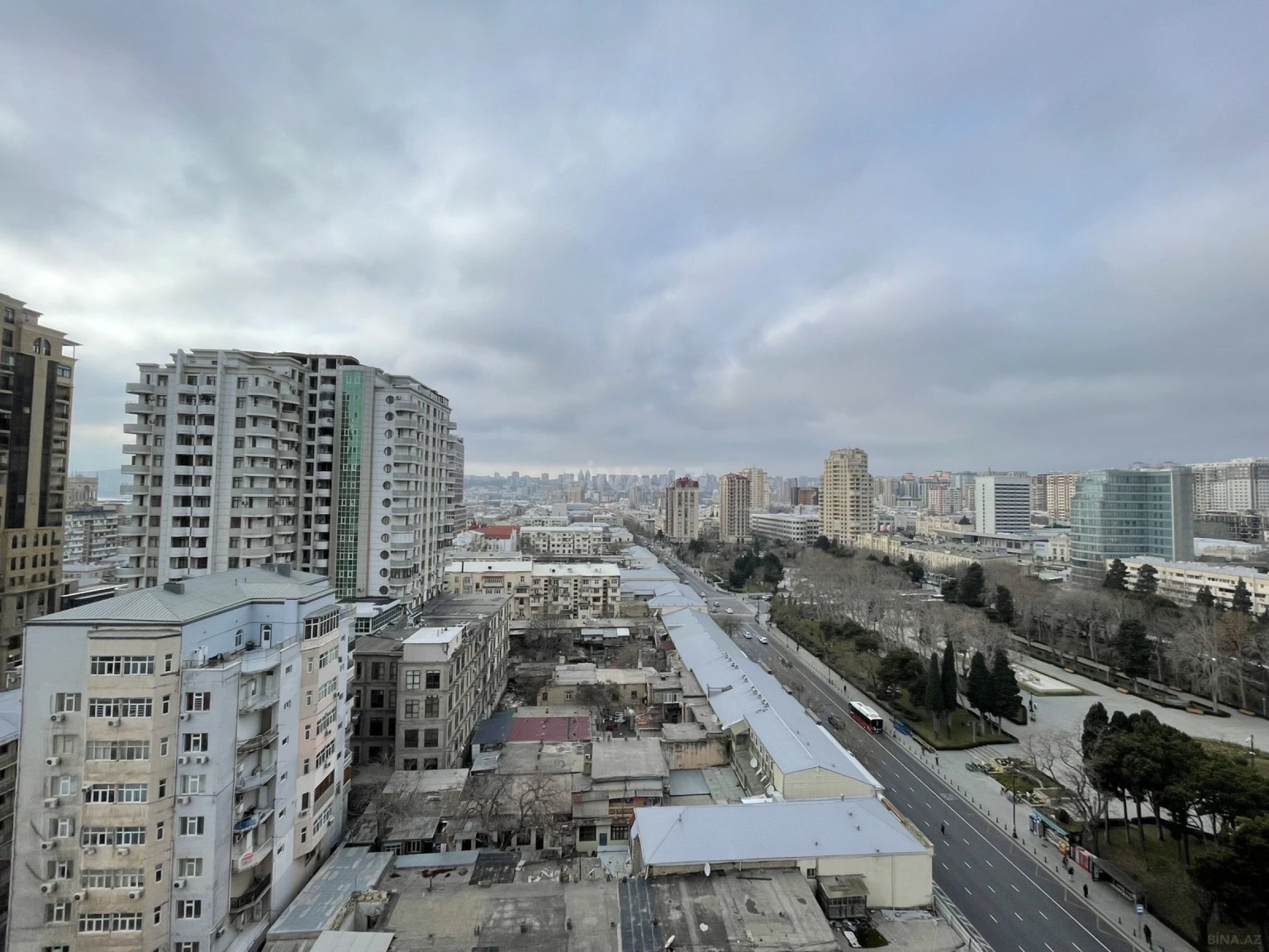 Satılır 3 otaqlı mənzil 210 m²