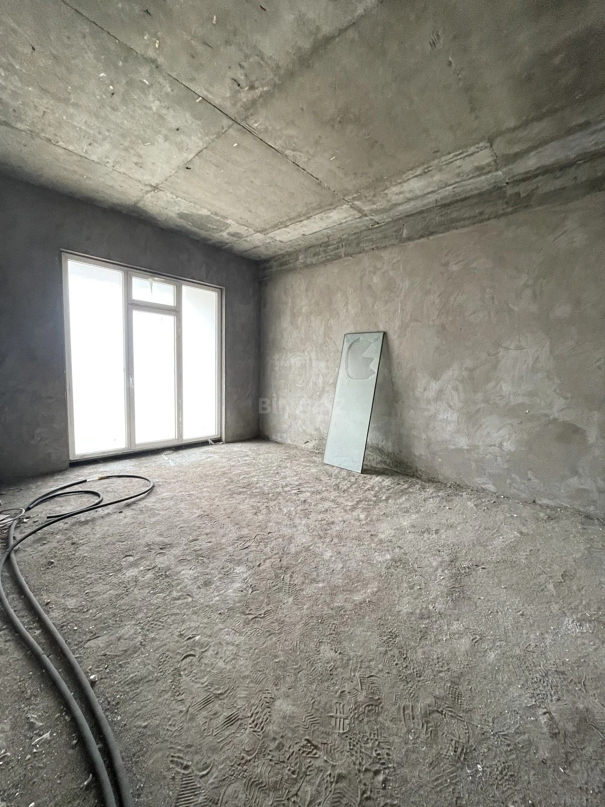 Satılır 3 otaqlı mənzil 210 m²