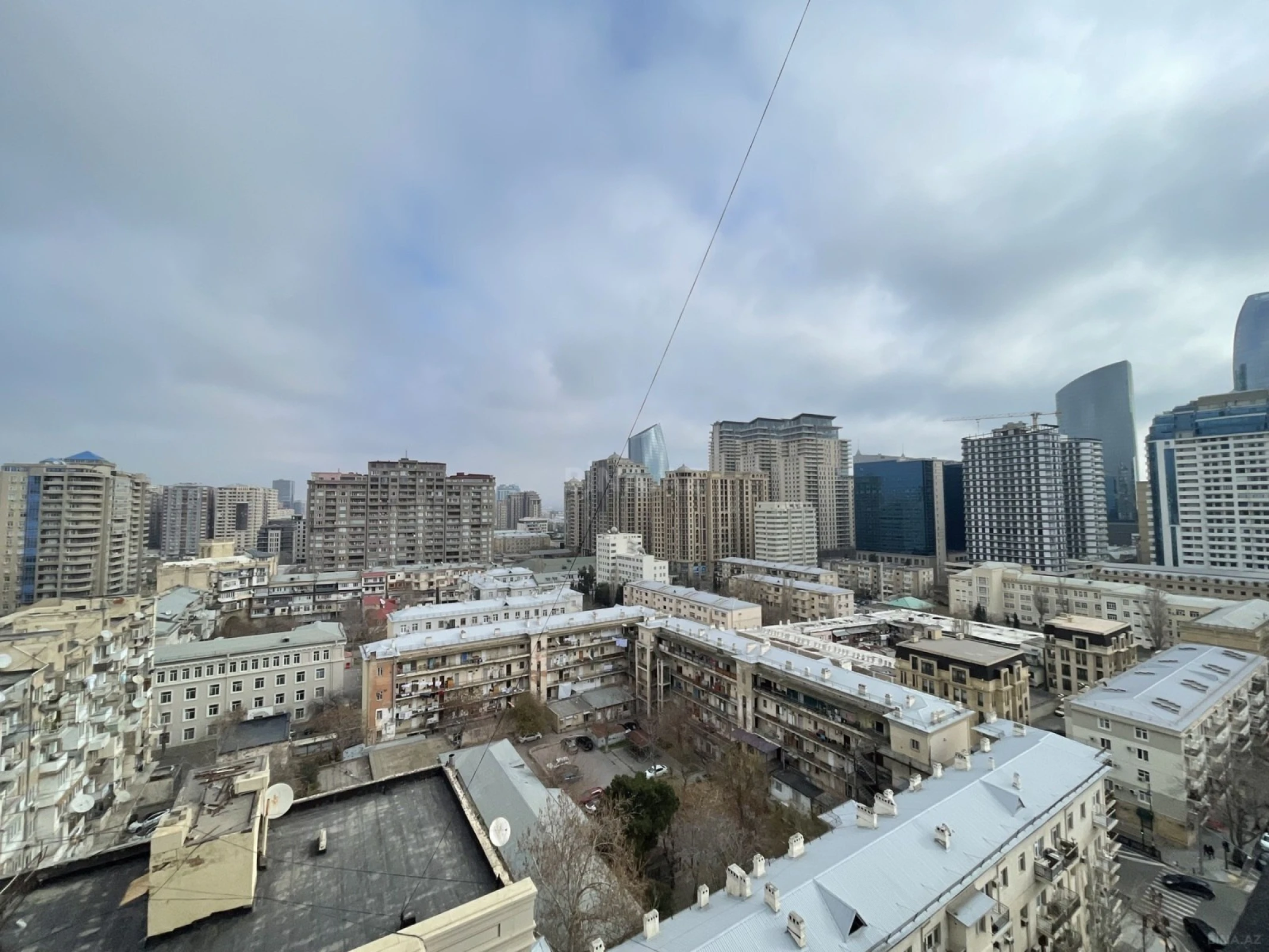 Satılır 3 otaqlı mənzil 210 m²