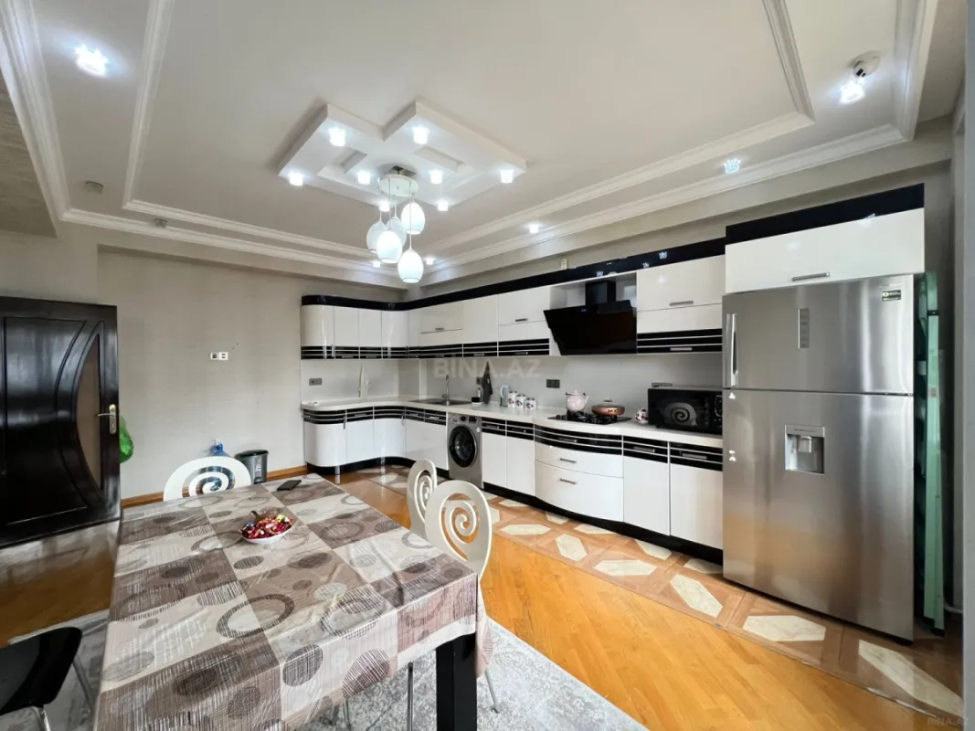 Satılır 3 otaqlı mənzil 148 m²