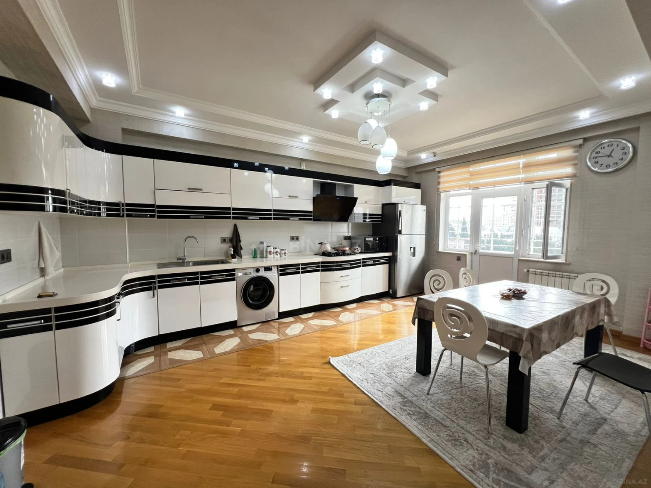 Satılır 3 otaqlı mənzil 148 m²