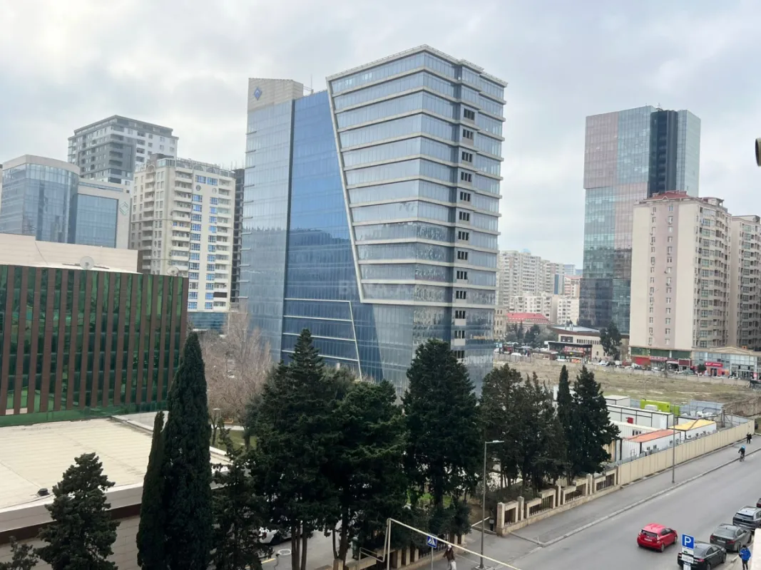 Satılır 3 otaqlı mənzil 148 m²