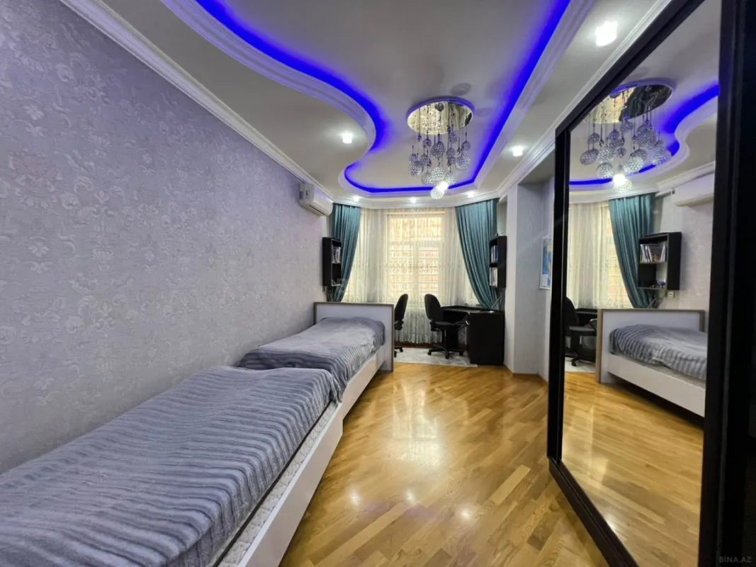 Satılır 3 otaqlı mənzil 148 m²