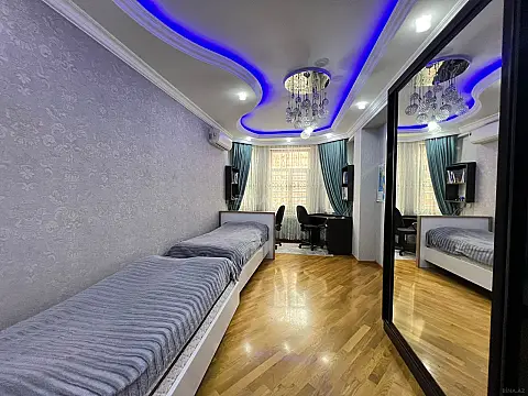 Satılır 3 otaqlı mənzil 148 m²