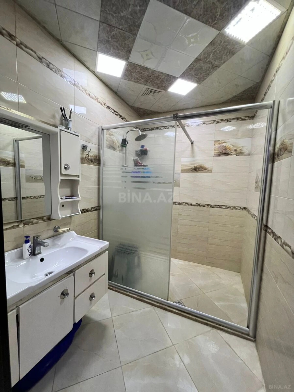 Satılır 3 otaqlı mənzil 148 m²