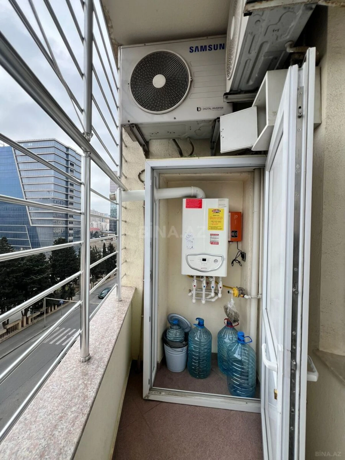 Satılır 3 otaqlı mənzil 148 m²