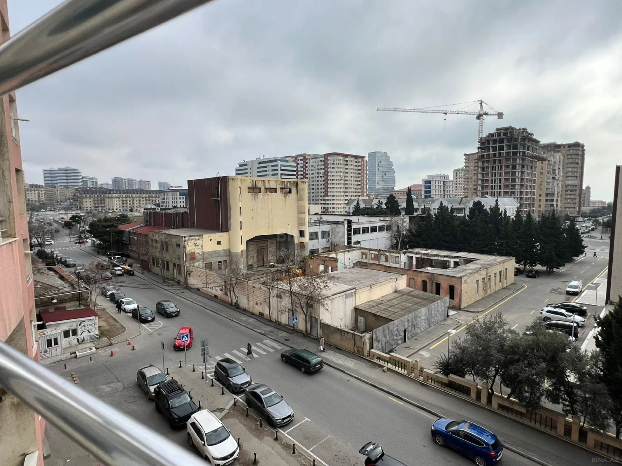 Satılır 3 otaqlı mənzil 148 m²