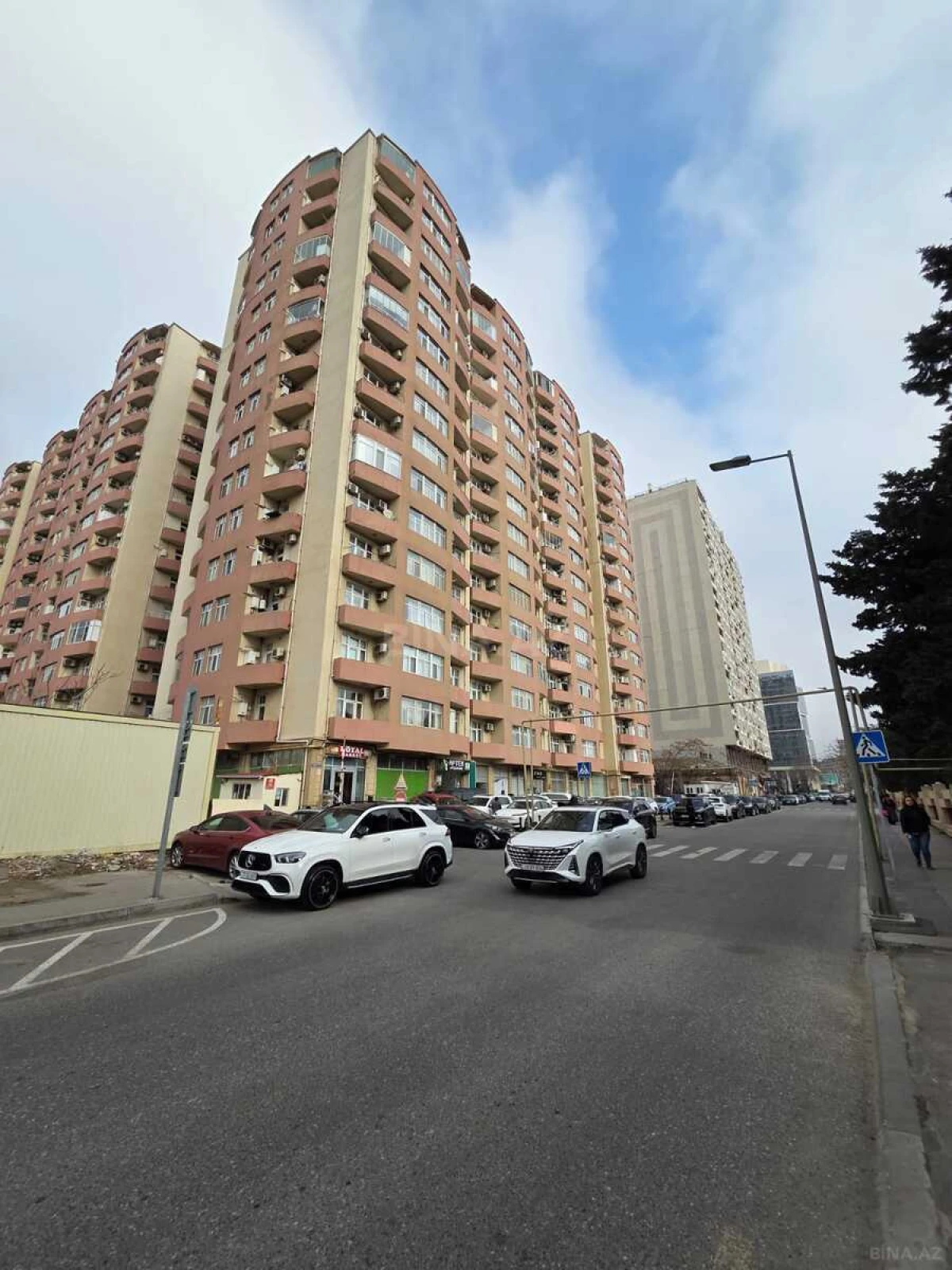 Satılır 3 otaqlı mənzil 148 m²