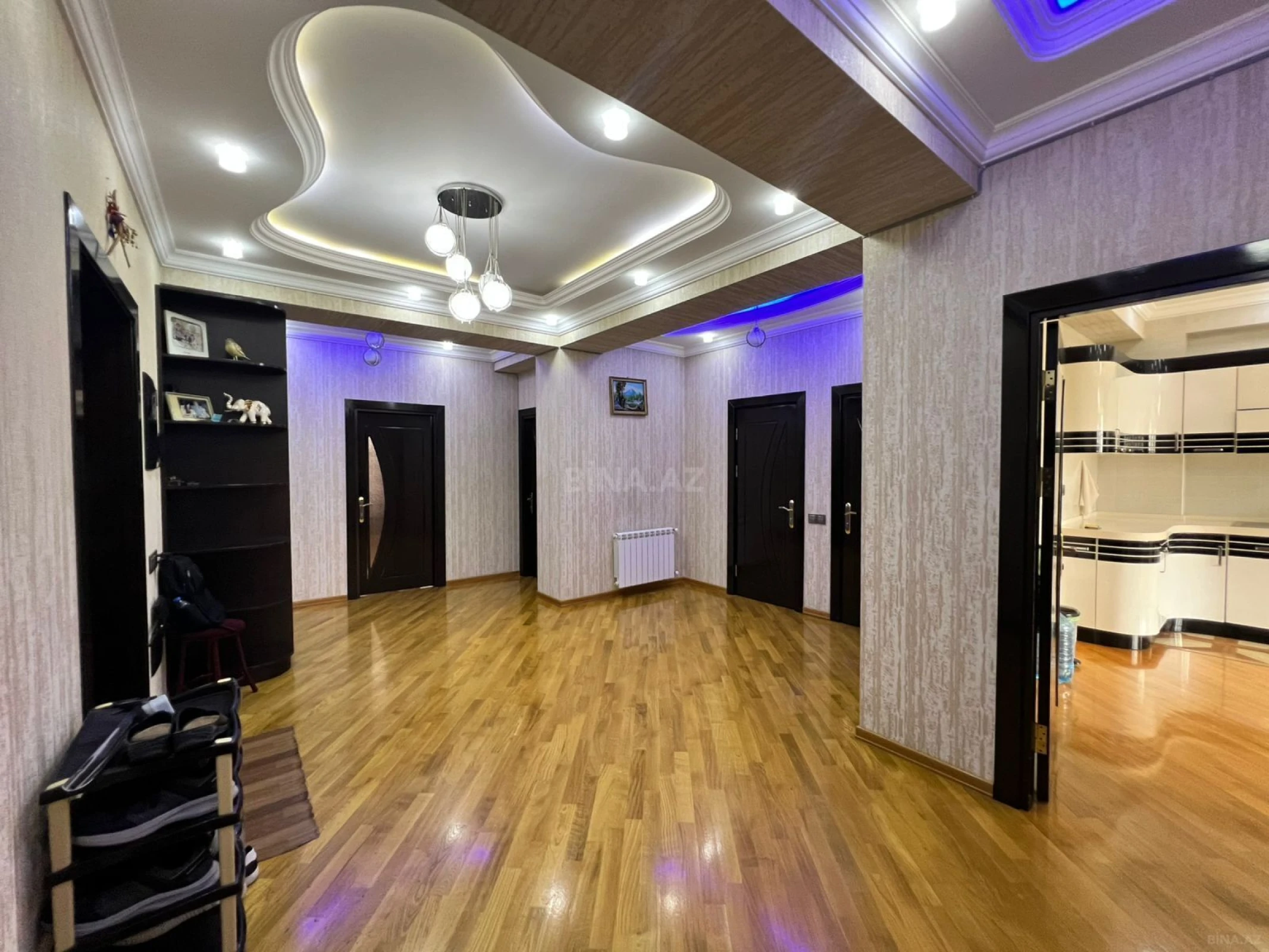 Satılır 3 otaqlı mənzil 148 m²