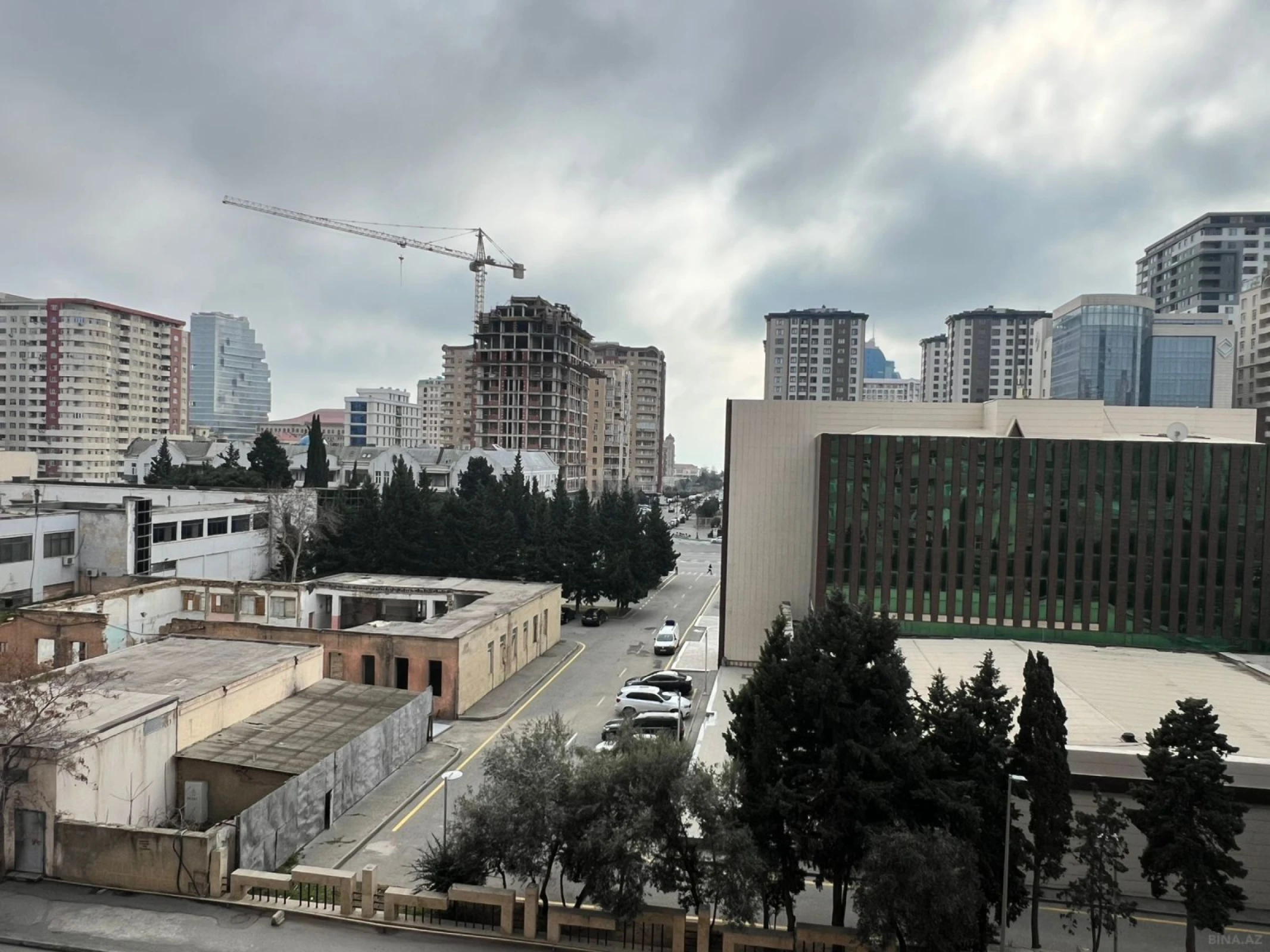 Satılır 3 otaqlı mənzil 148 m²