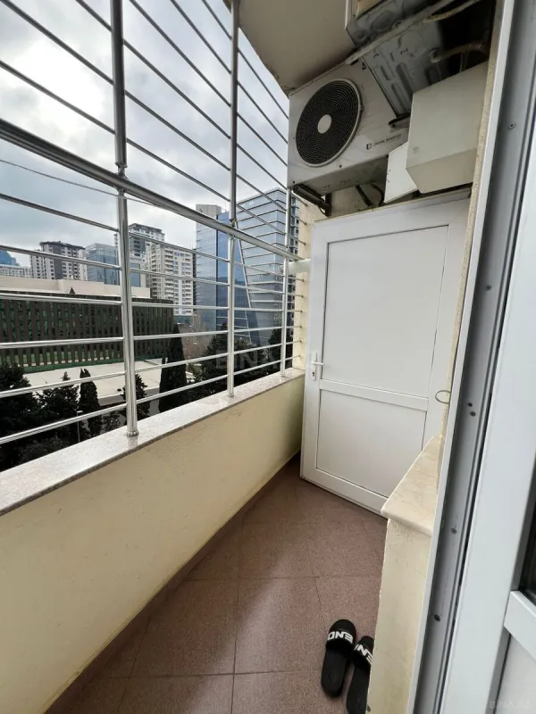 Satılır 3 otaqlı mənzil 148 m²