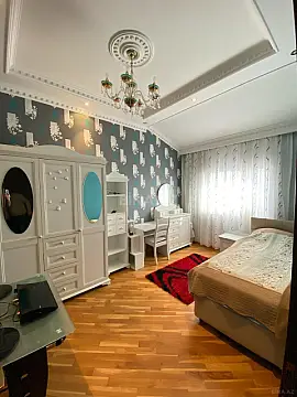 Satılır 3 otaqlı mənzil 135 m²