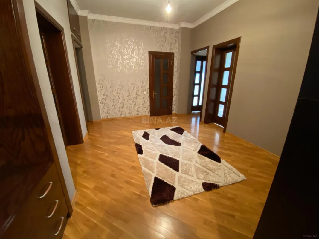 Satılır 3 otaqlı mənzil 135 m²