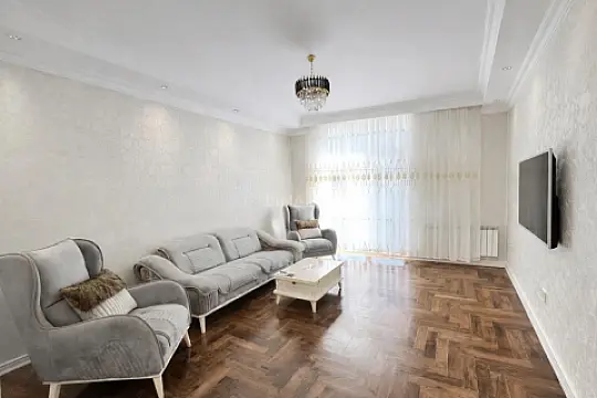 Kirayə verilir 2 otaqlı mənzil 70 m²