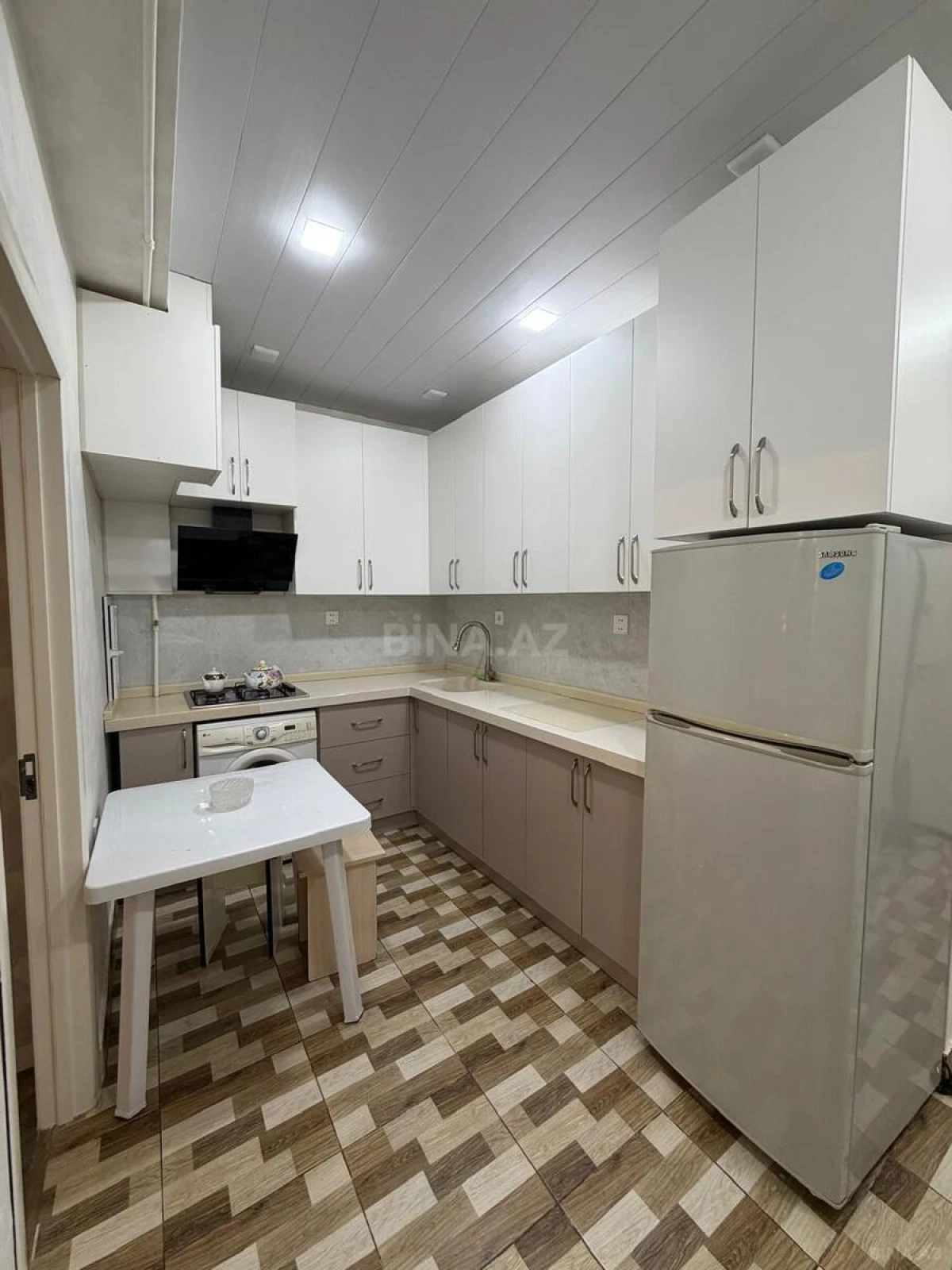 Kirayə verilir 2 otaqlı mənzil 70 m²