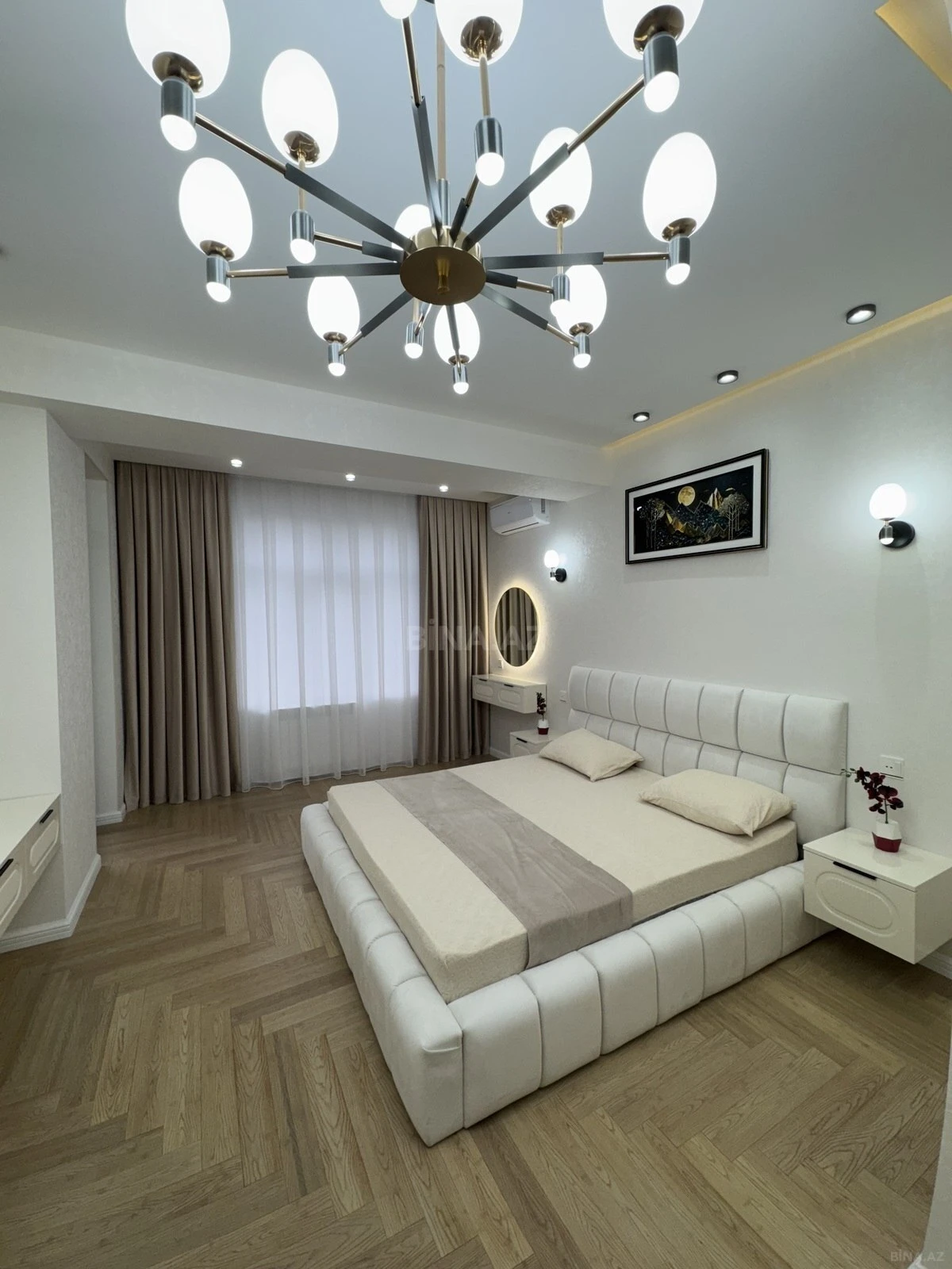 Satılır 3 otaqlı mənzil 135 m²