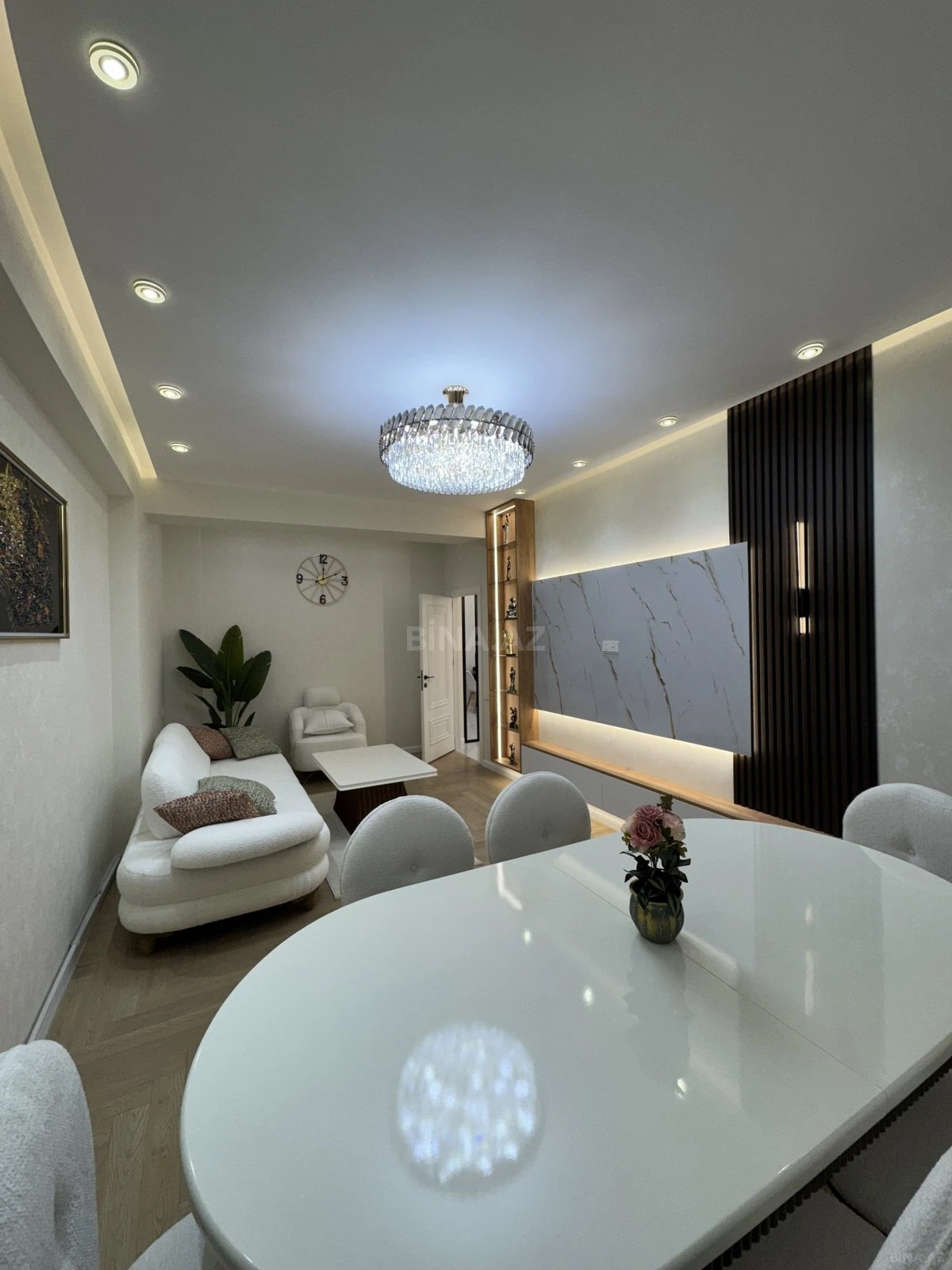 Satılır 3 otaqlı mənzil 135 m²