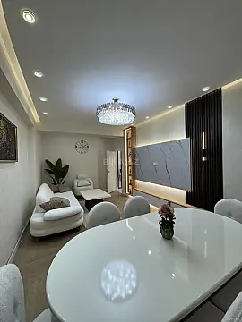 Satılır 3 otaqlı mənzil 135 m²