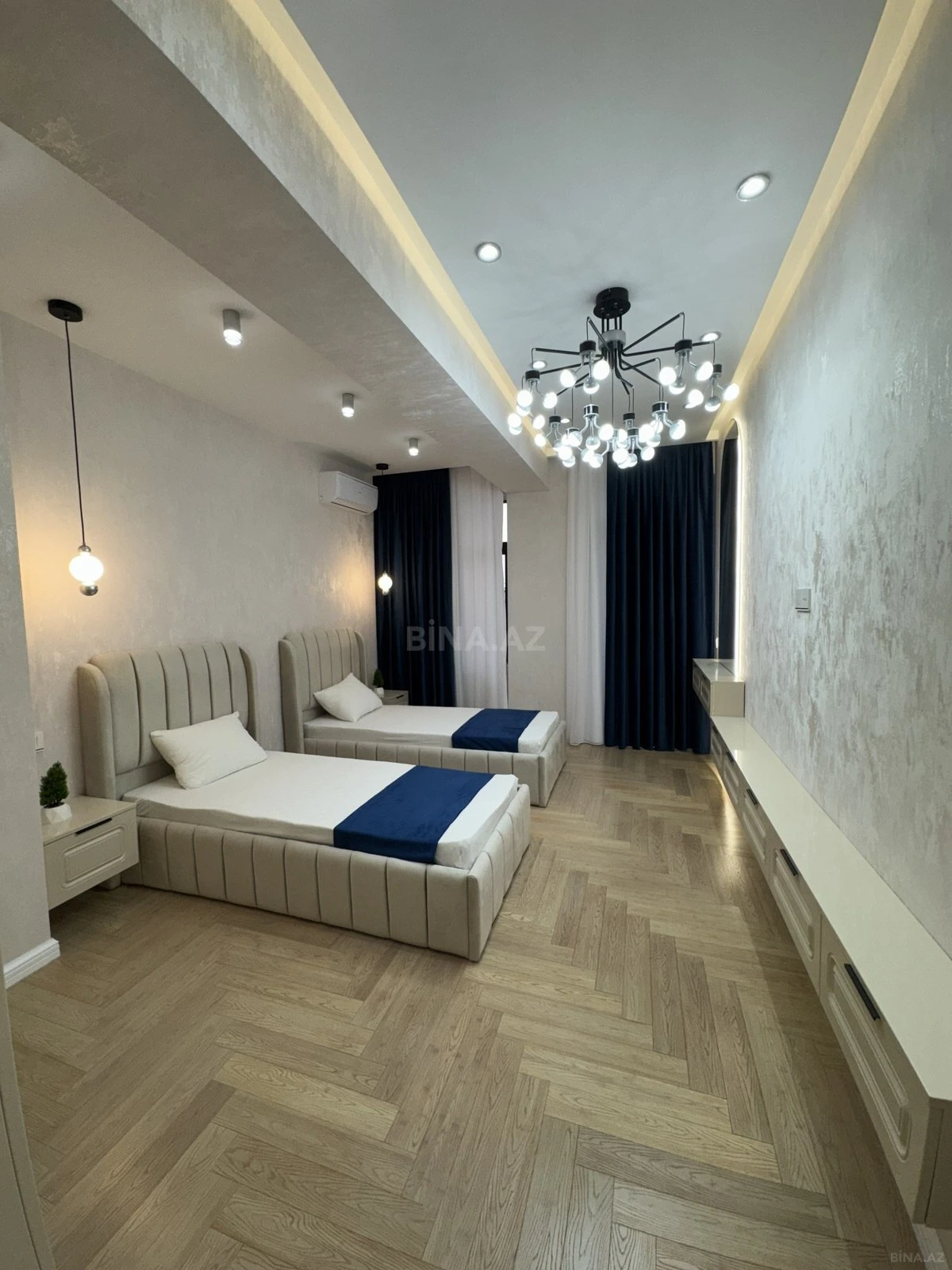 Satılır 3 otaqlı mənzil 135 m²