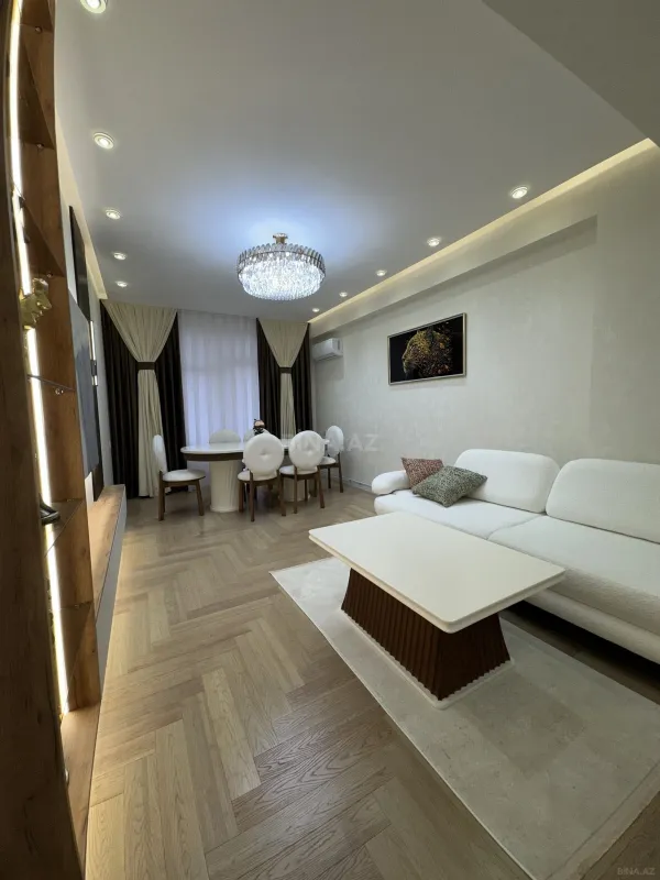 Satılır 3 otaqlı mənzil 135 m²